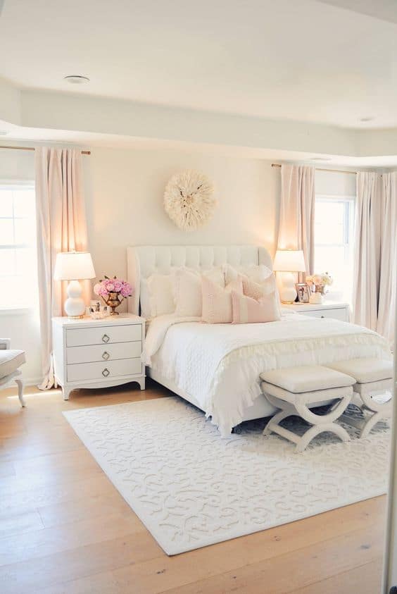 Curtains up to the floor is one of the best 10 touches that add elegance to your bedroom #bedroom #elegance #decortips #interiordesign #bedroomideas