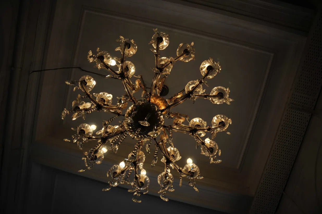 Allen And Roth Chandelier Reviews: Get The Lighting You Deserve!